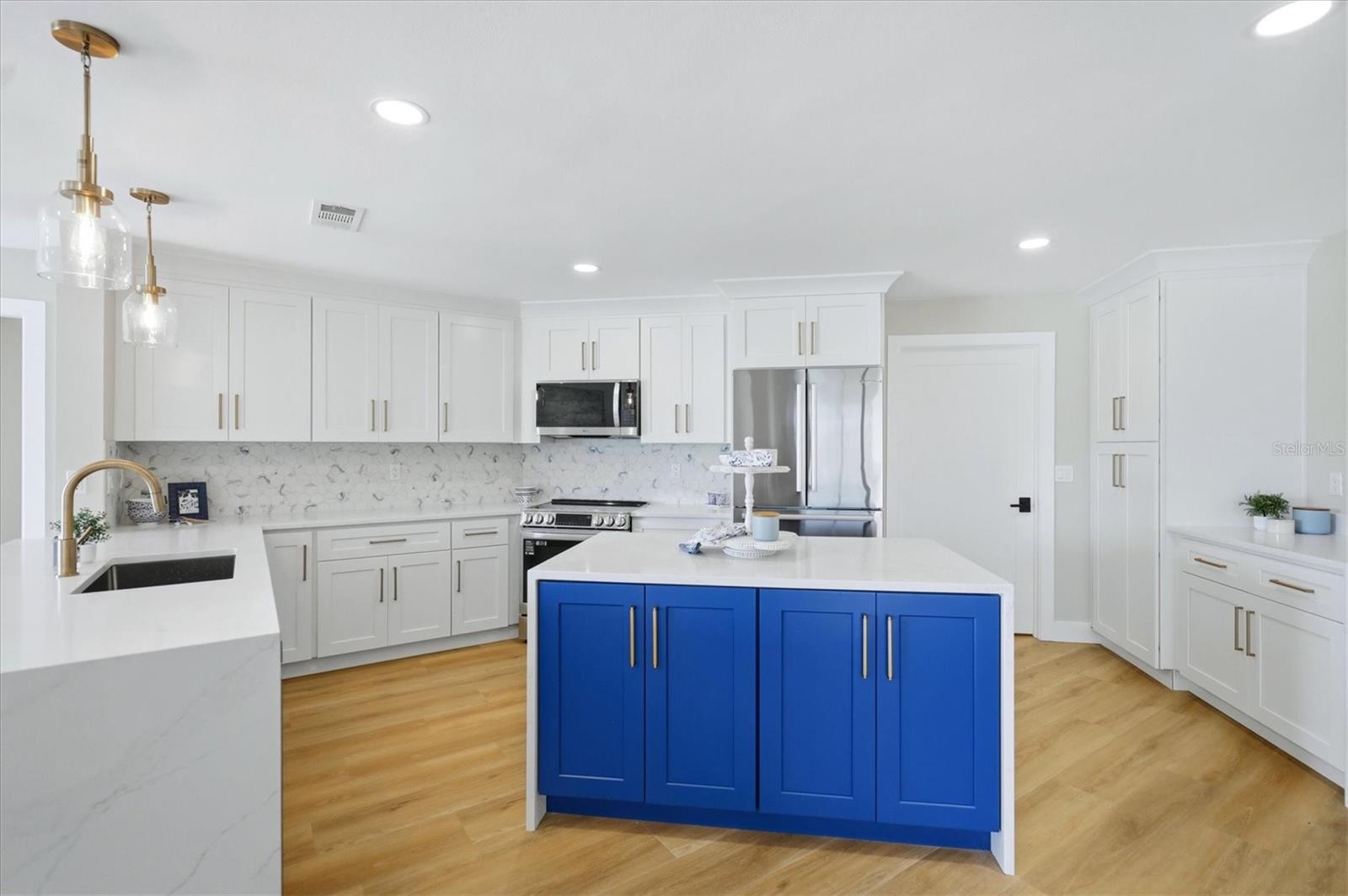 8822 MISTY CREEK DR — photo 16