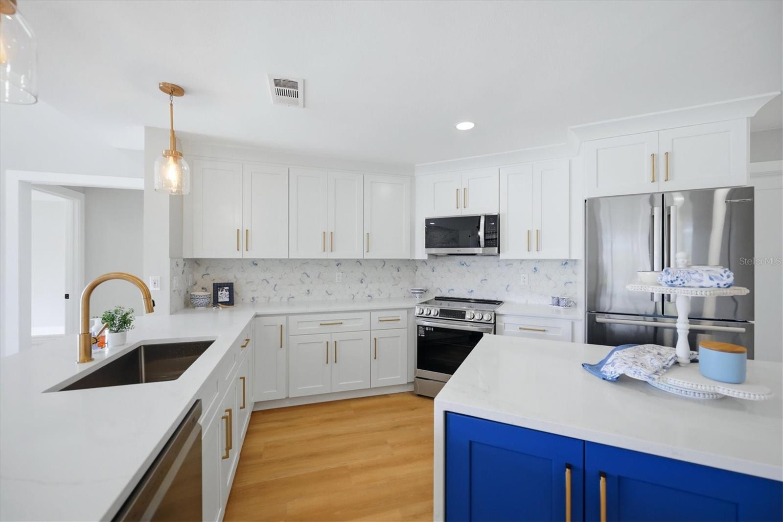 8822 MISTY CREEK DR — photo 17