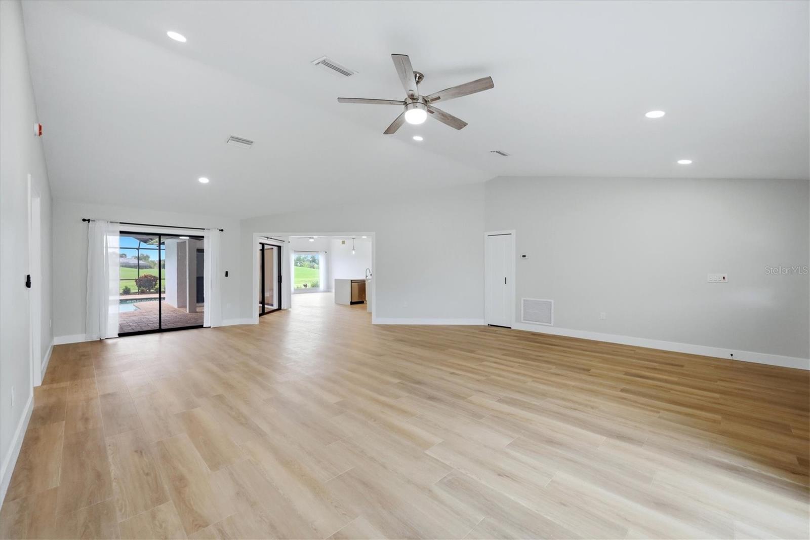 8822 MISTY CREEK DR — photo 9
