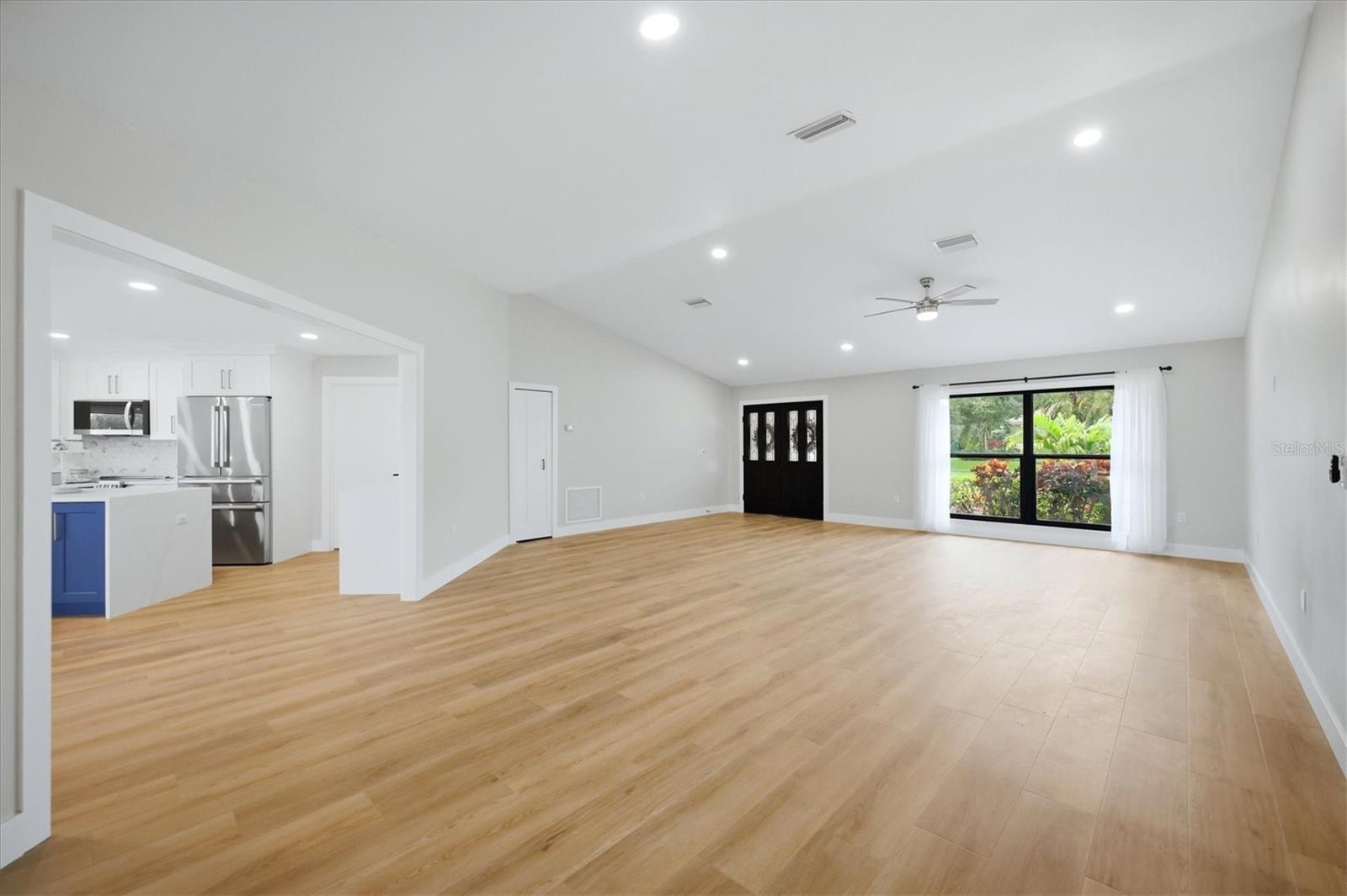 8822 MISTY CREEK DR — photo 8