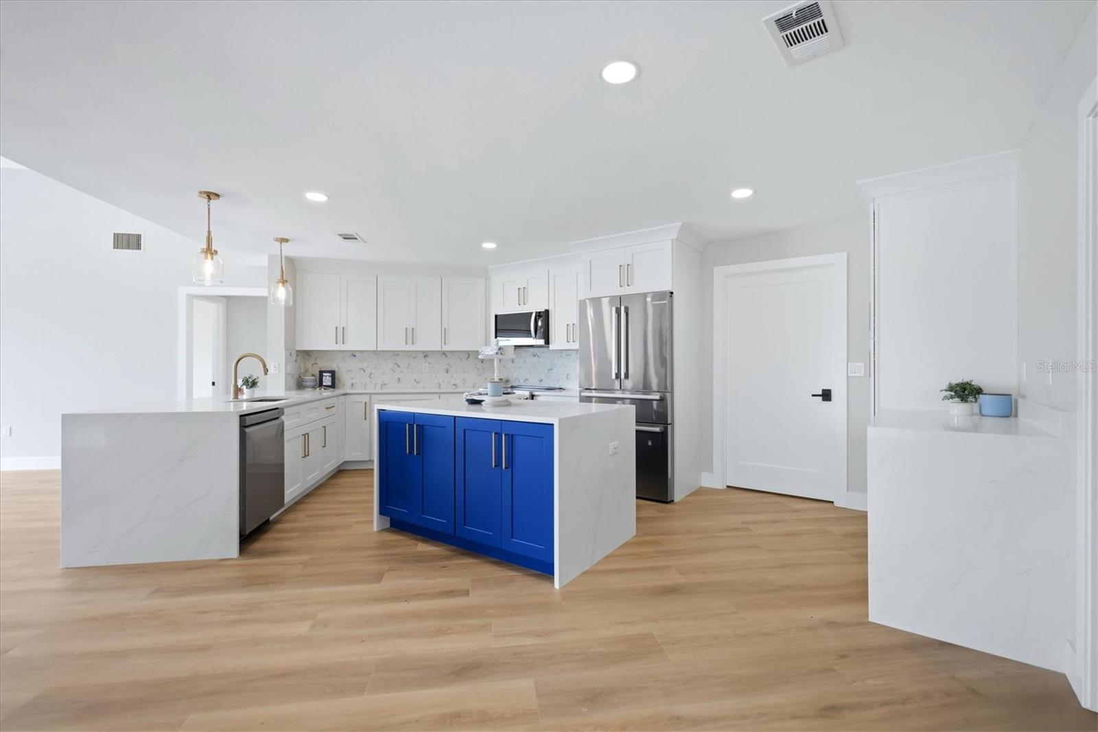8822 MISTY CREEK DR — photo 12
