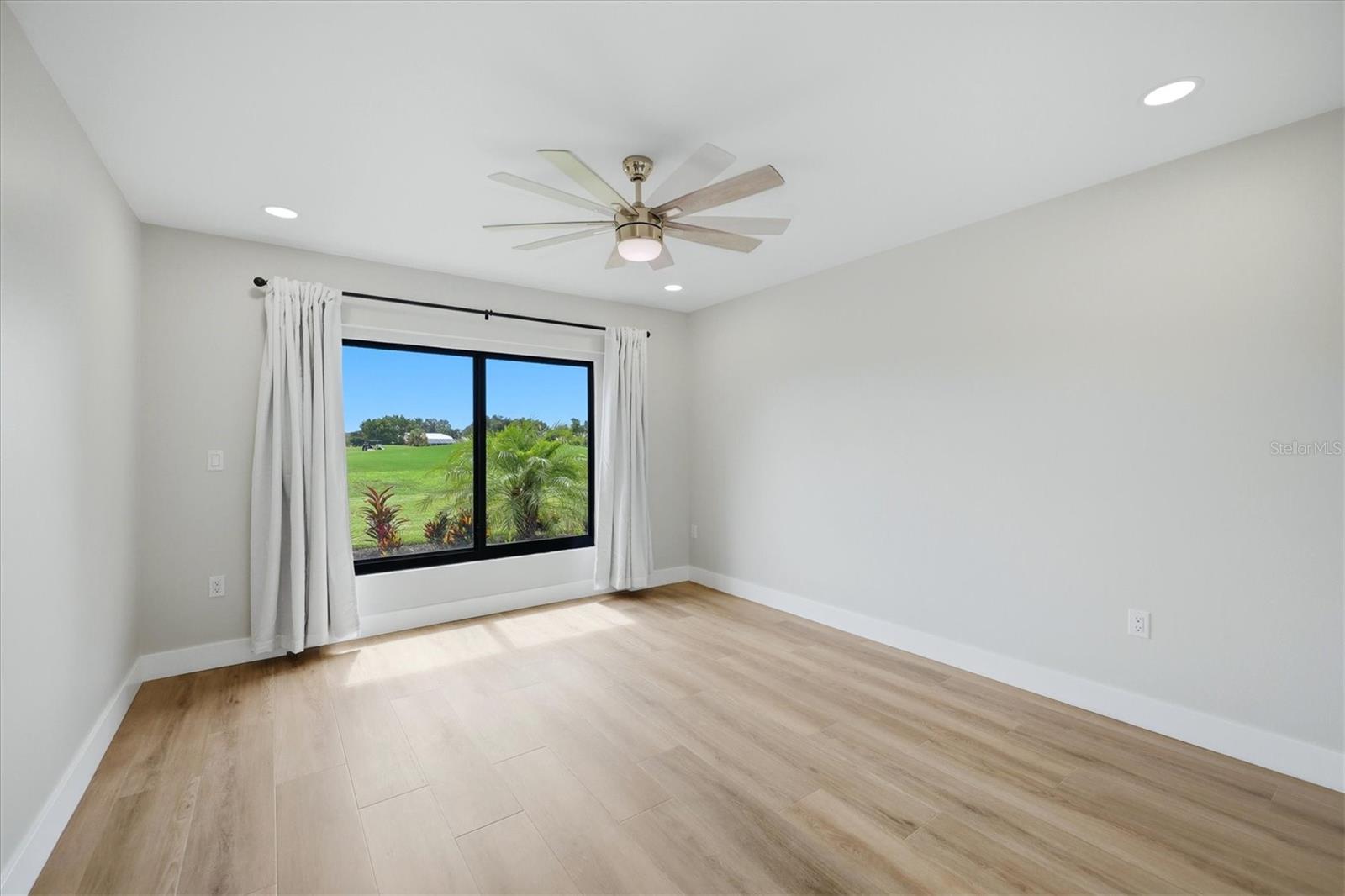 8822 MISTY CREEK DR — photo 33
