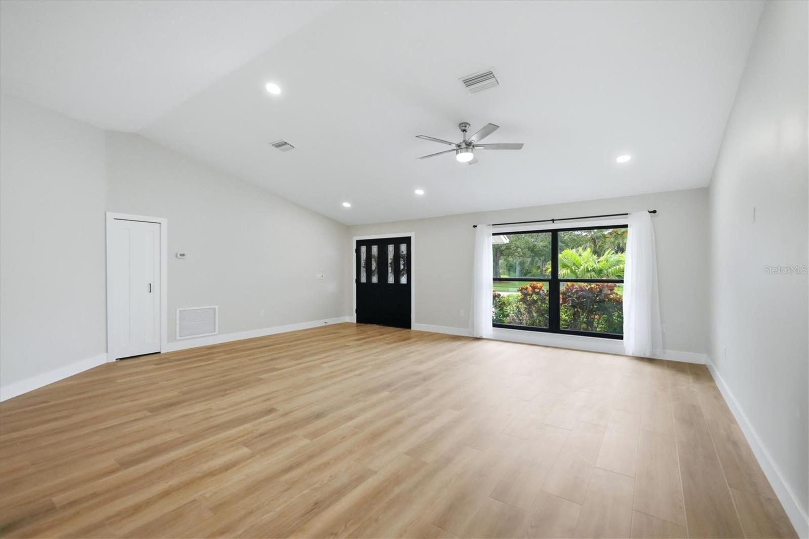8822 MISTY CREEK DR — photo 7