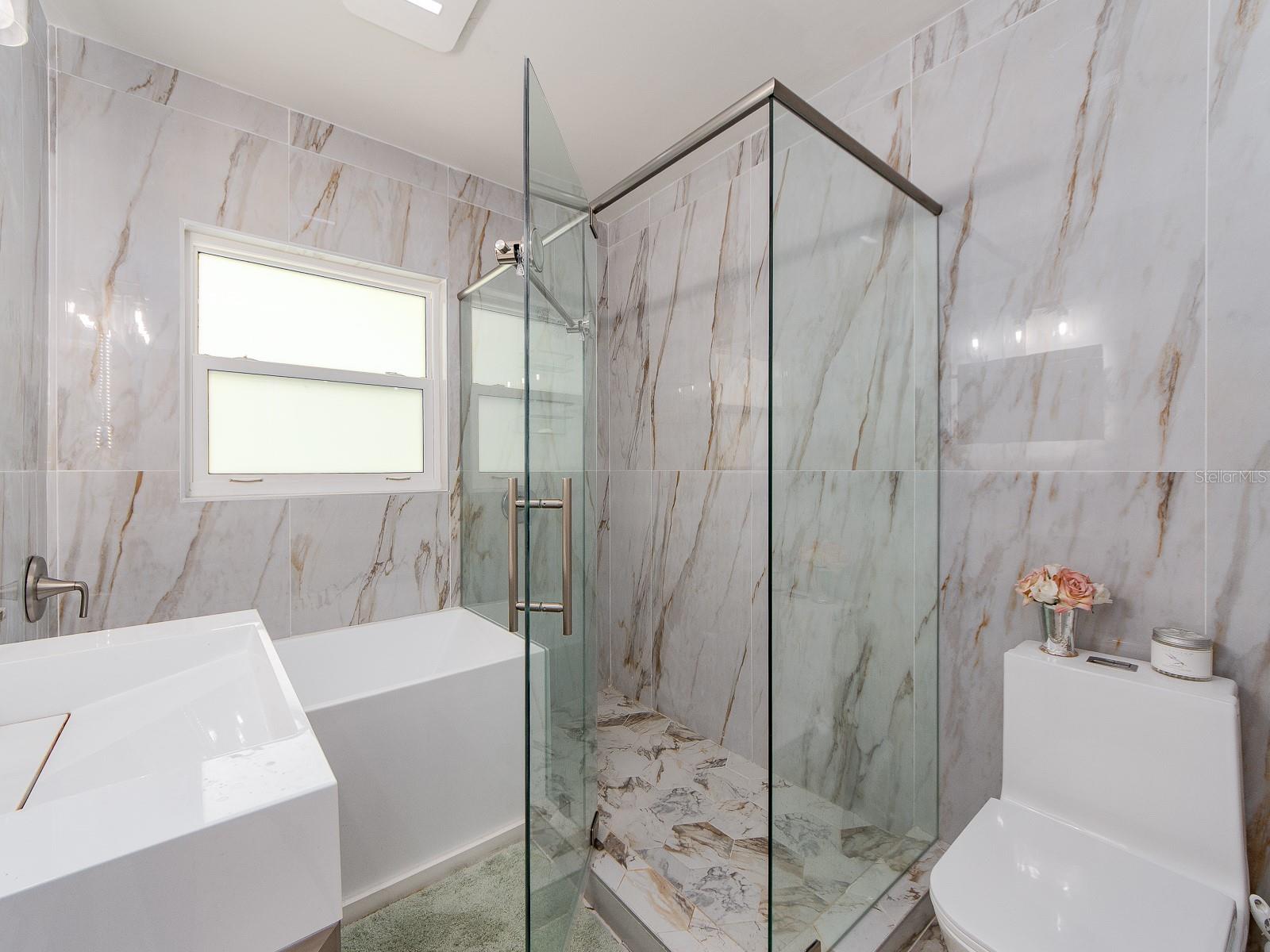 1826 VENETIAN POINT DR — photo 32