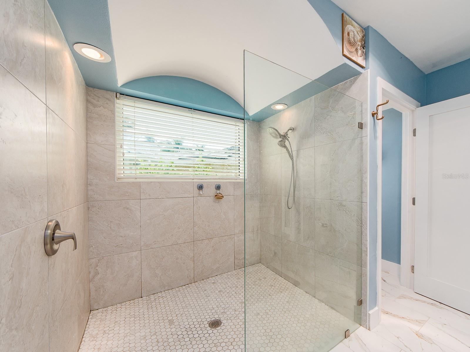 1826 VENETIAN POINT DR — photo 25