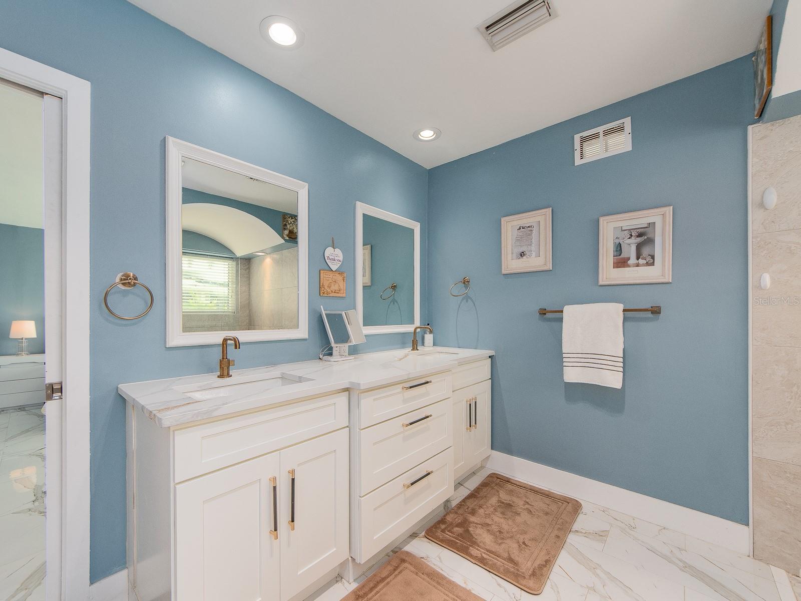 1826 VENETIAN POINT DR — photo 24