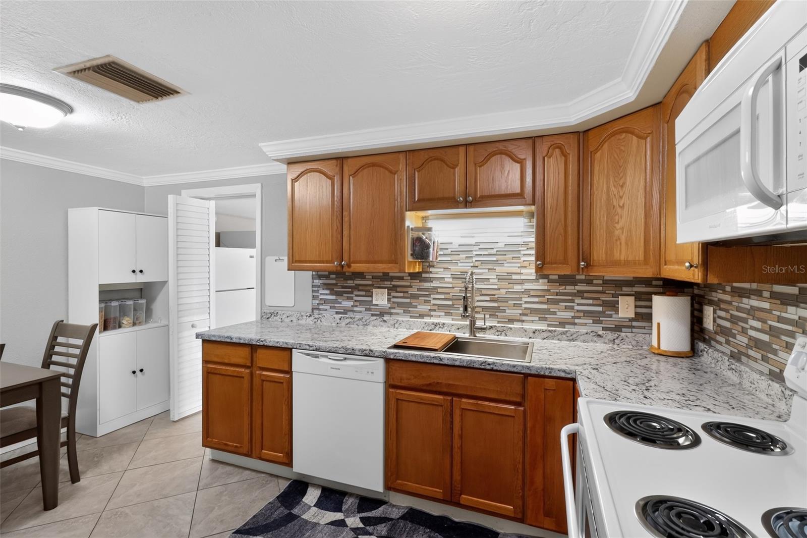7212 WEDGEWOOD DR — photo 18