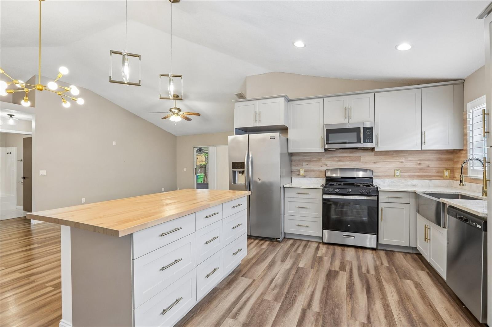 8711 BUSCH OAKS ST — photo 5