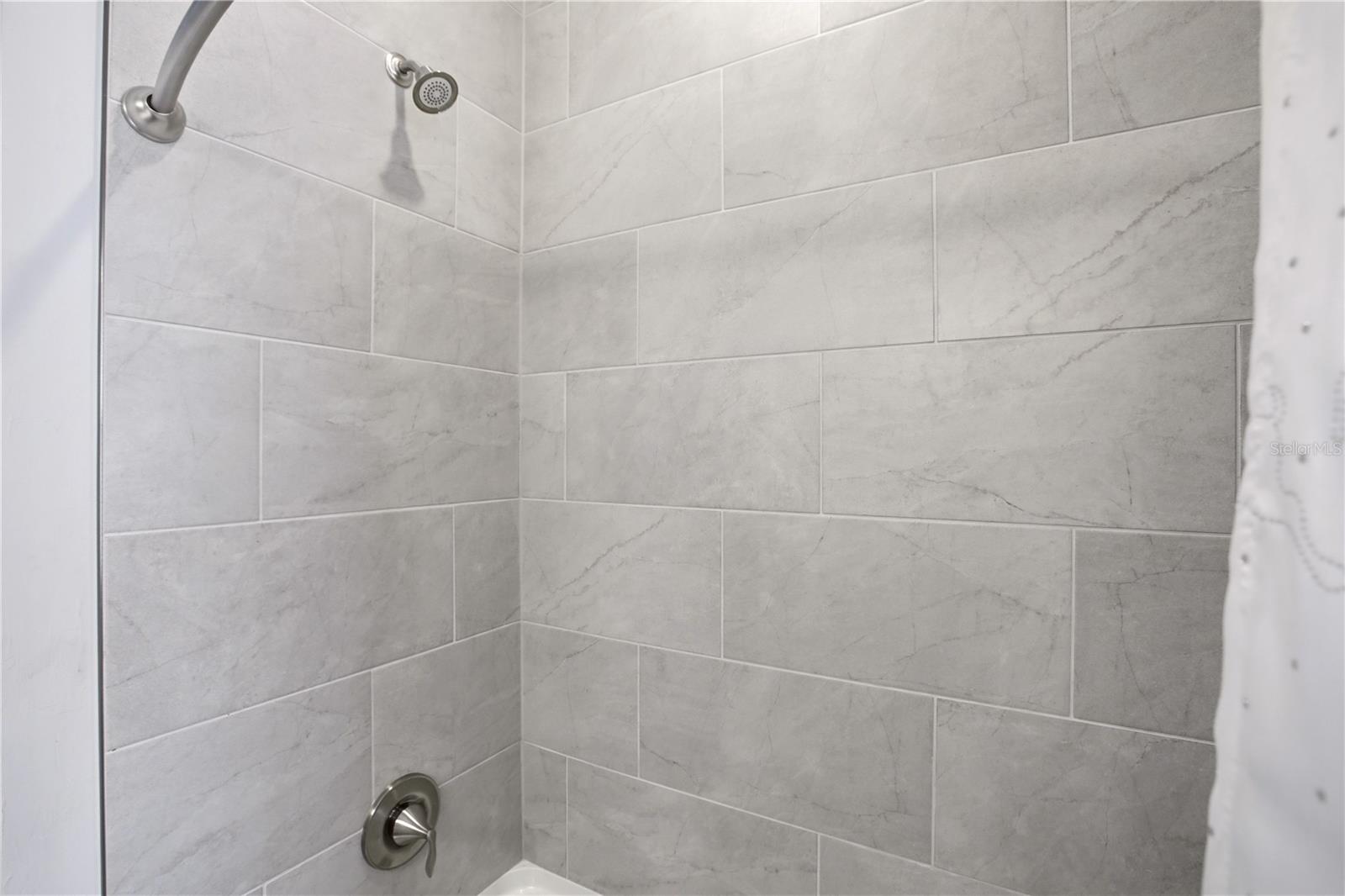 617 MARAVIYA BLVD — photo 39