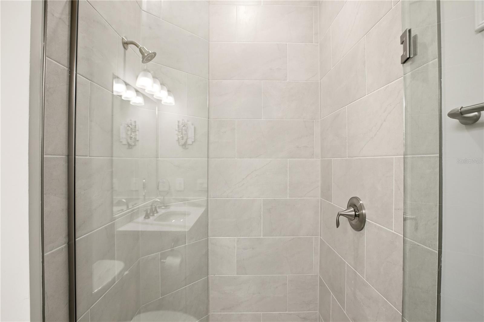 617 MARAVIYA BLVD — photo 34
