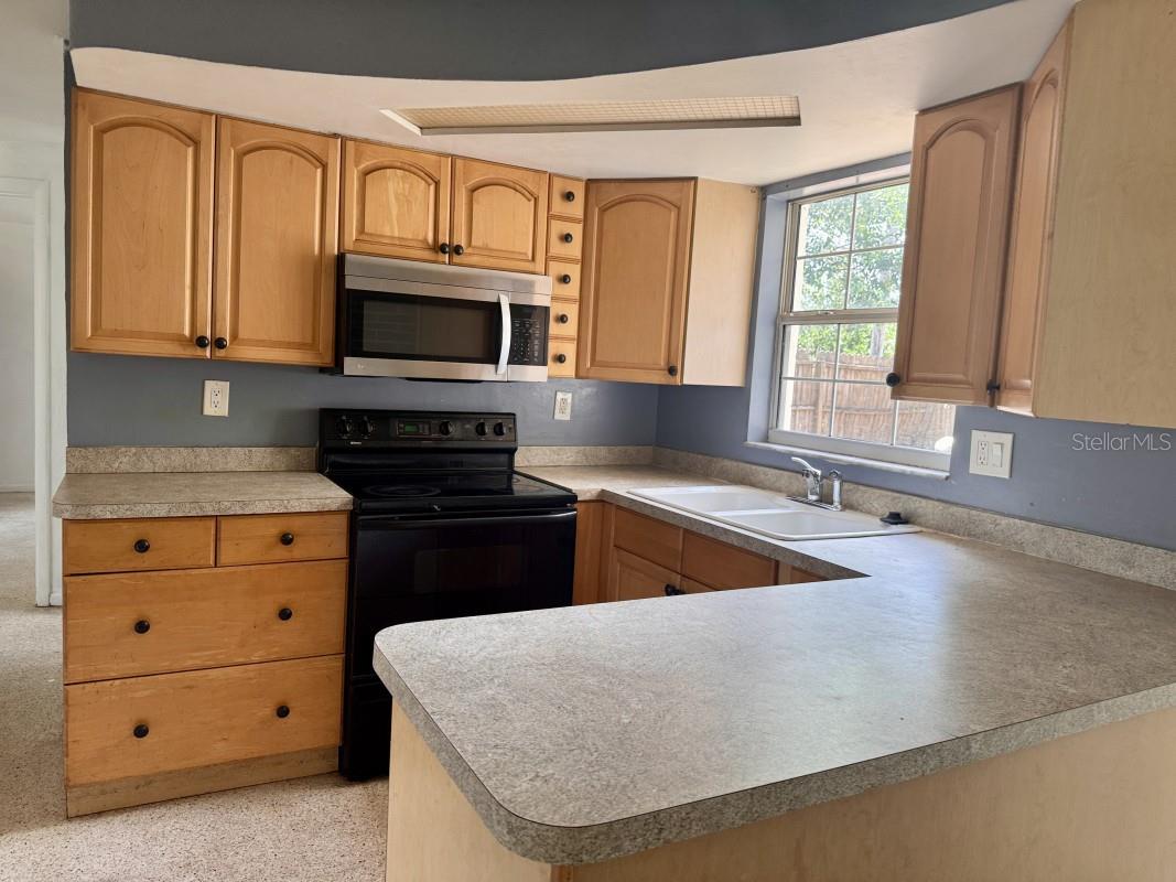 4338 BEACON SQUARE DR — photo 2