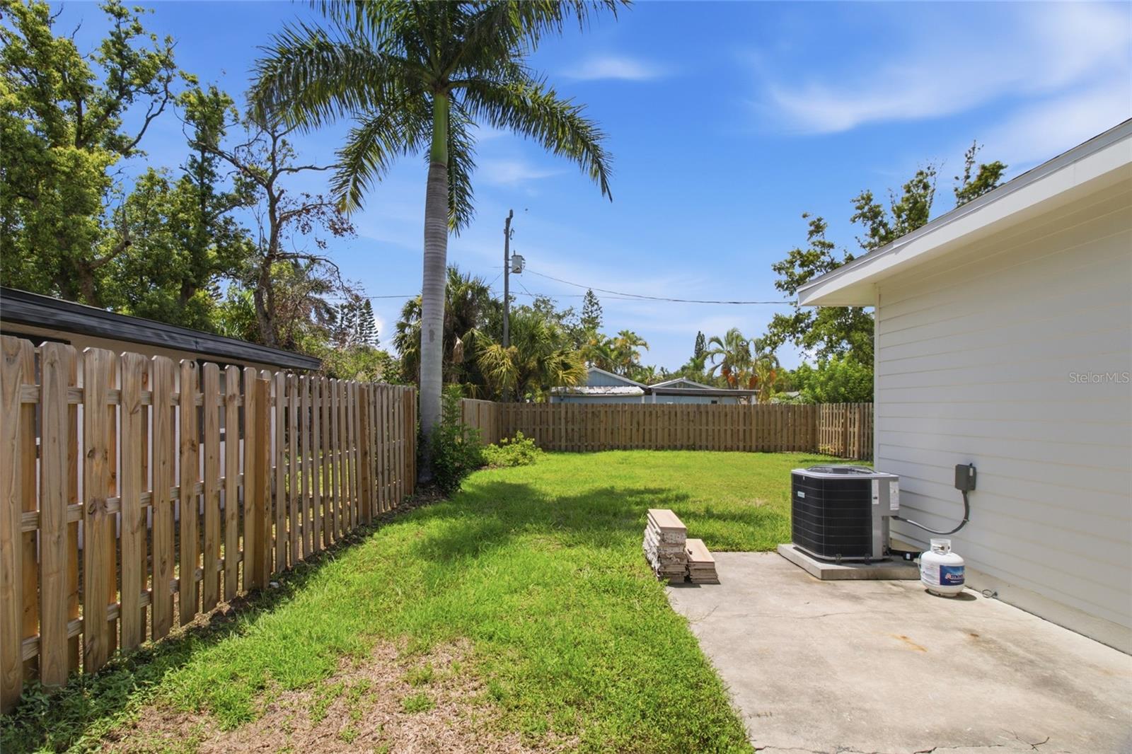 1902 SAINT GEORGE DR — photo 43