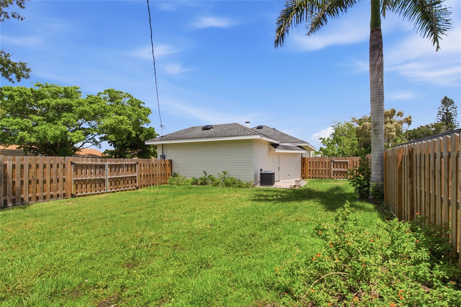 1902 SAINT GEORGE DR — photo 42
