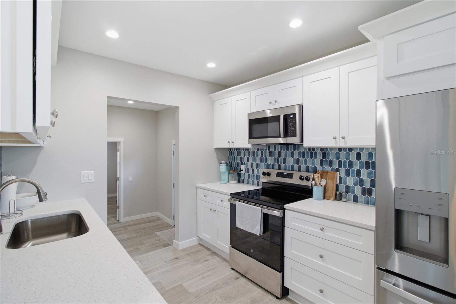 1902 SAINT GEORGE DR — photo 8