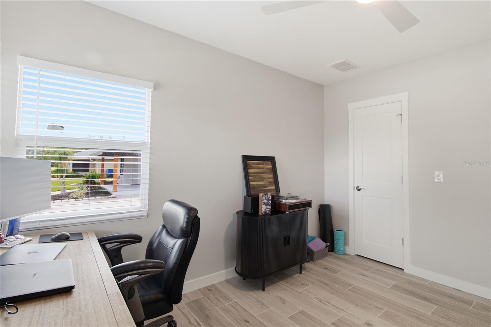 1902 SAINT GEORGE DR — photo 26