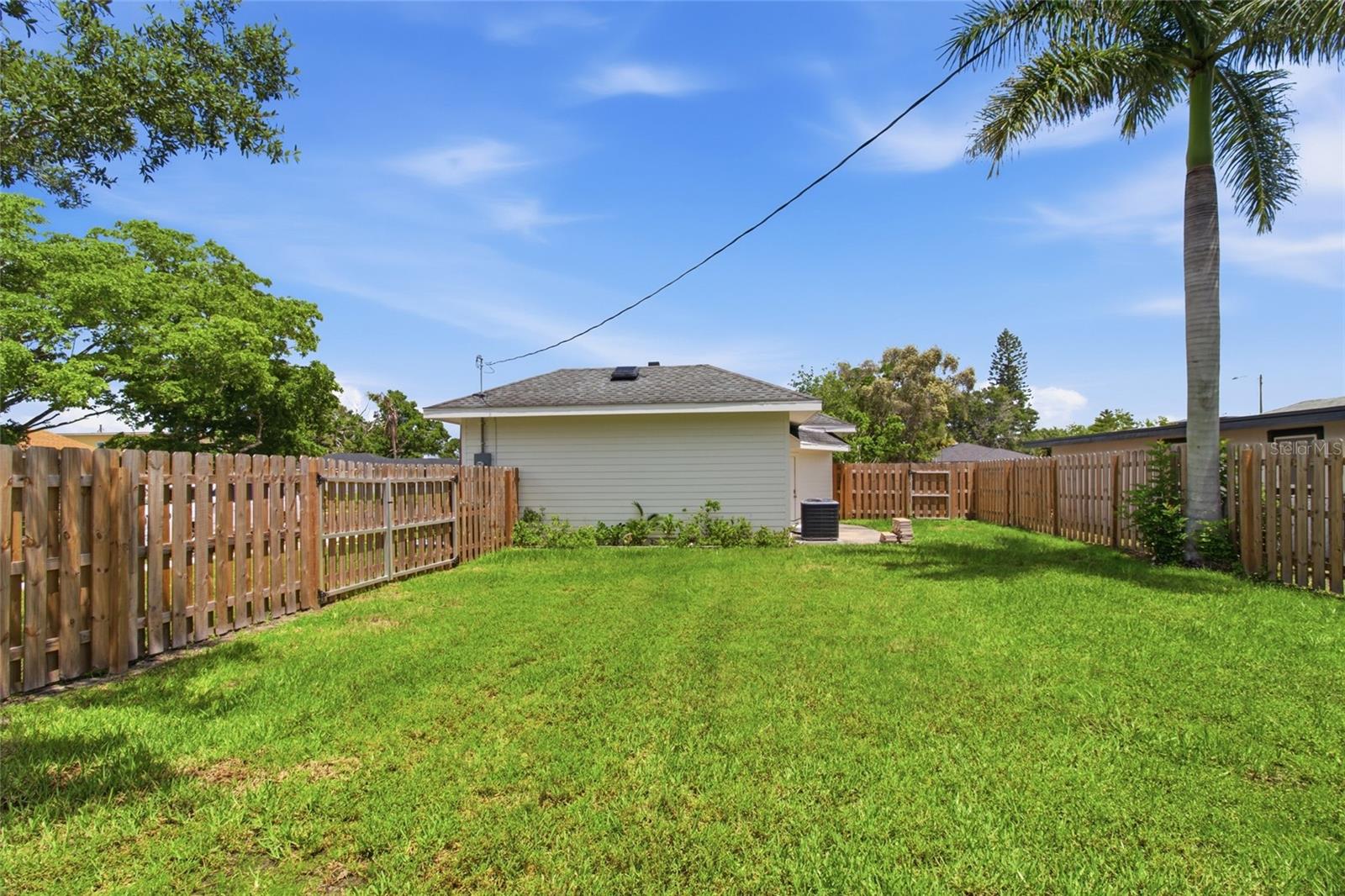 1902 SAINT GEORGE DR — photo 41