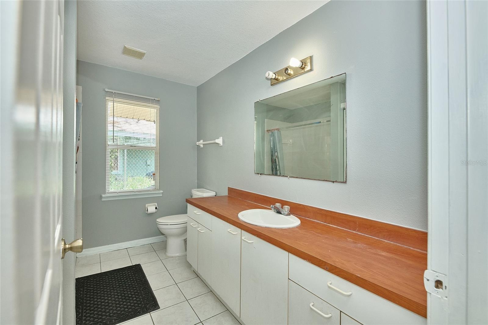 212 13TH AVE W — photo 17