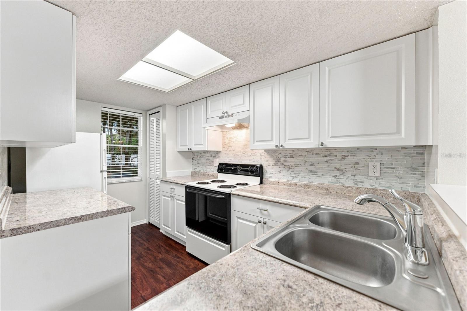 2350 FLETCHERS POINT CIR — photo 6