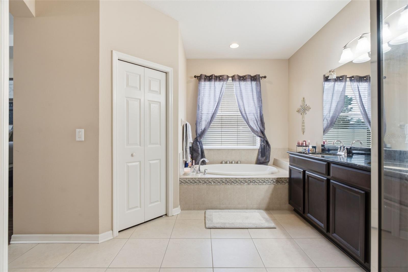11105 WEMBLEY LANDING DR — photo 29