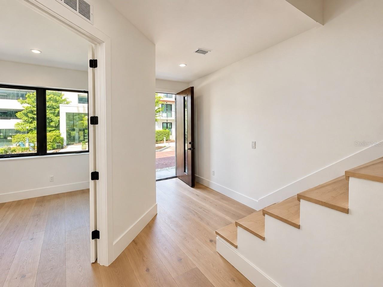 2117 N OLA AVE #3 — photo 9