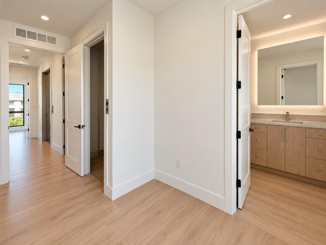 2117 N OLA AVE #3 — photo 33
