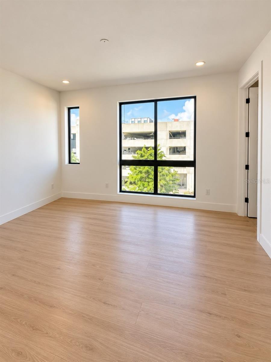 2117 N OLA AVE #3 — photo 28