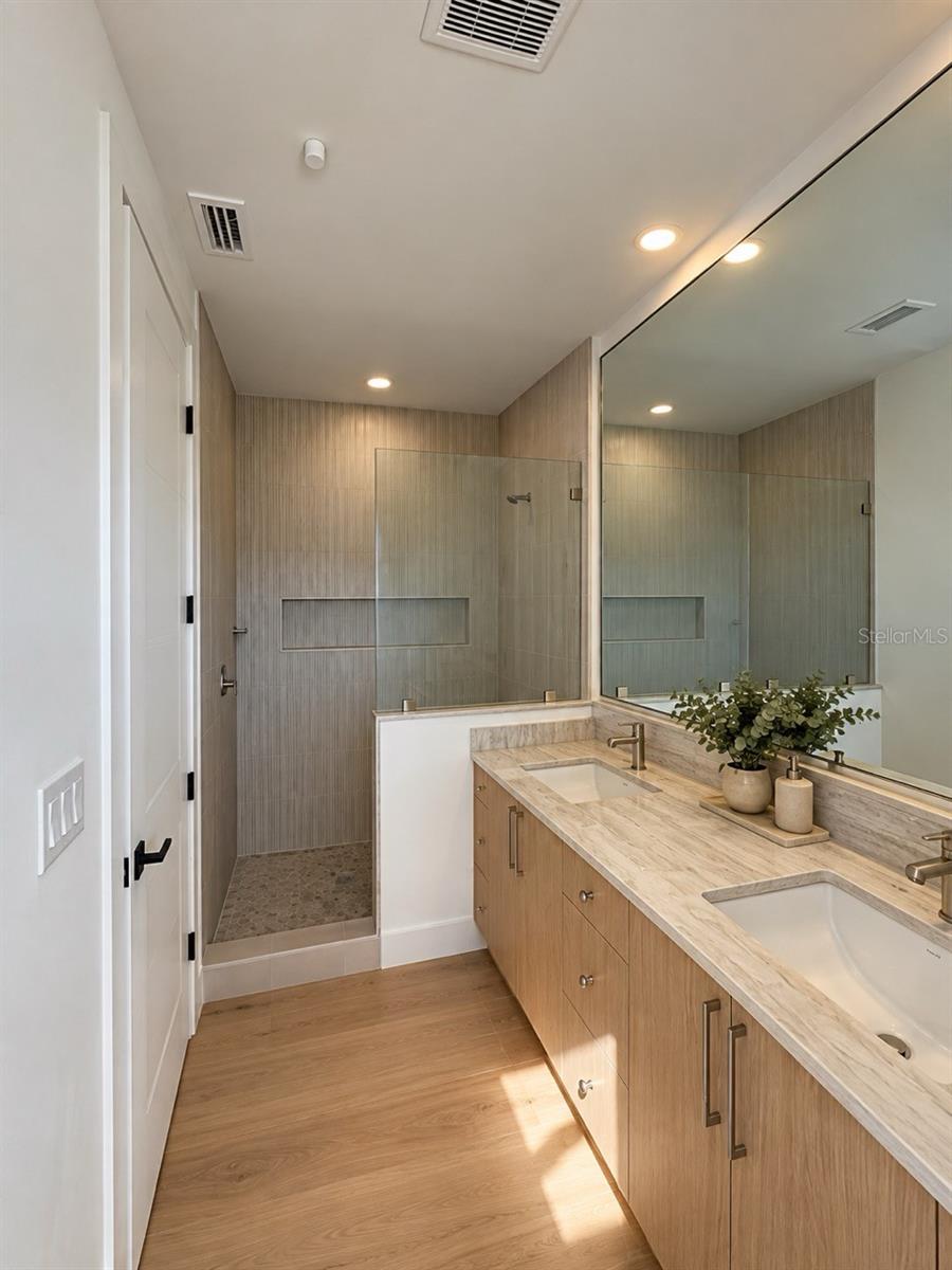 2117 N OLA AVE #3 — photo 12