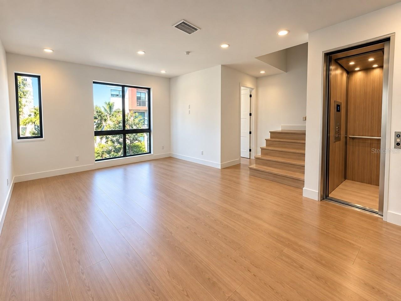 2117 N OLA AVE #3 — photo 15
