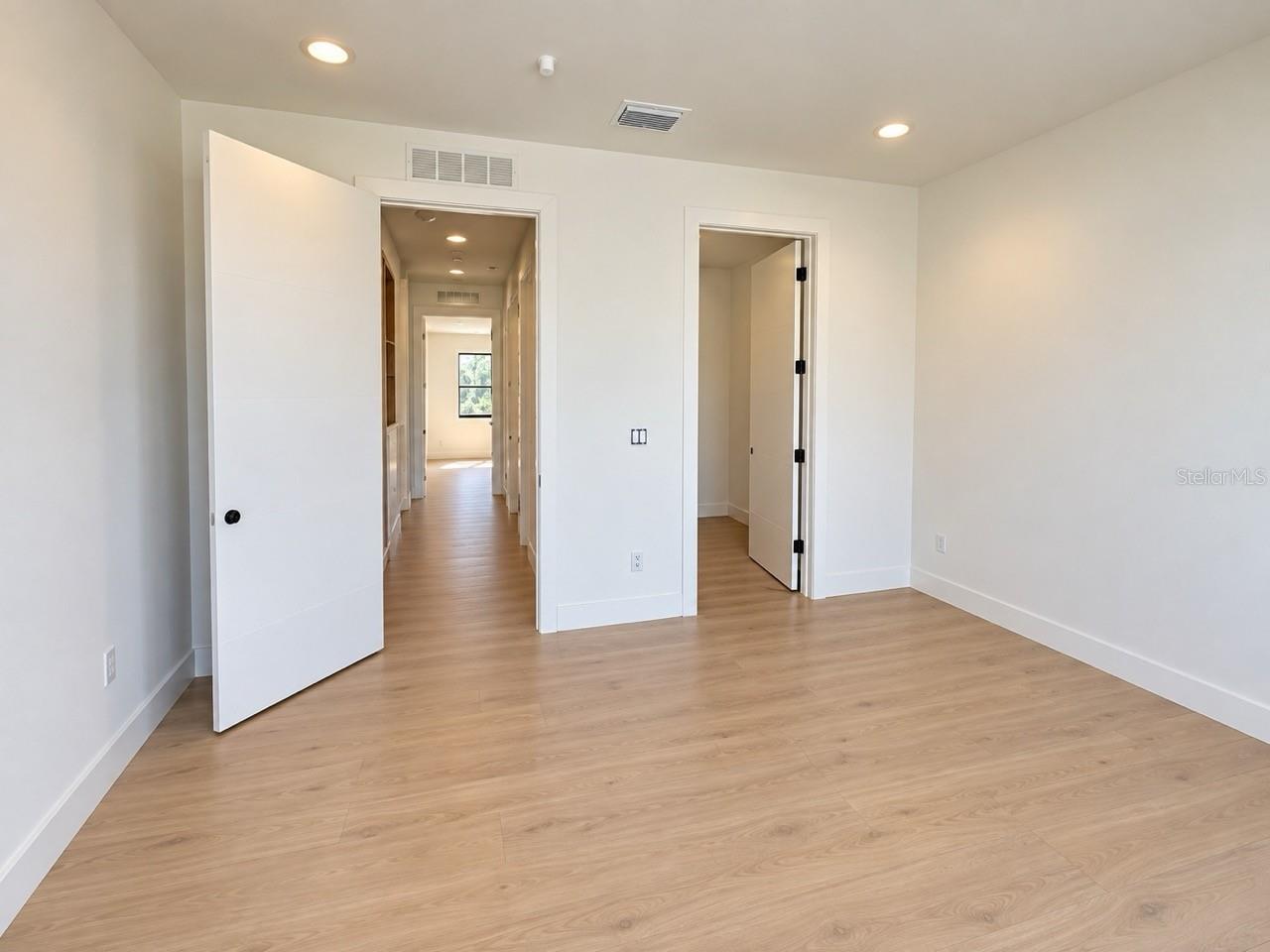 2117 N OLA AVE #3 — photo 27