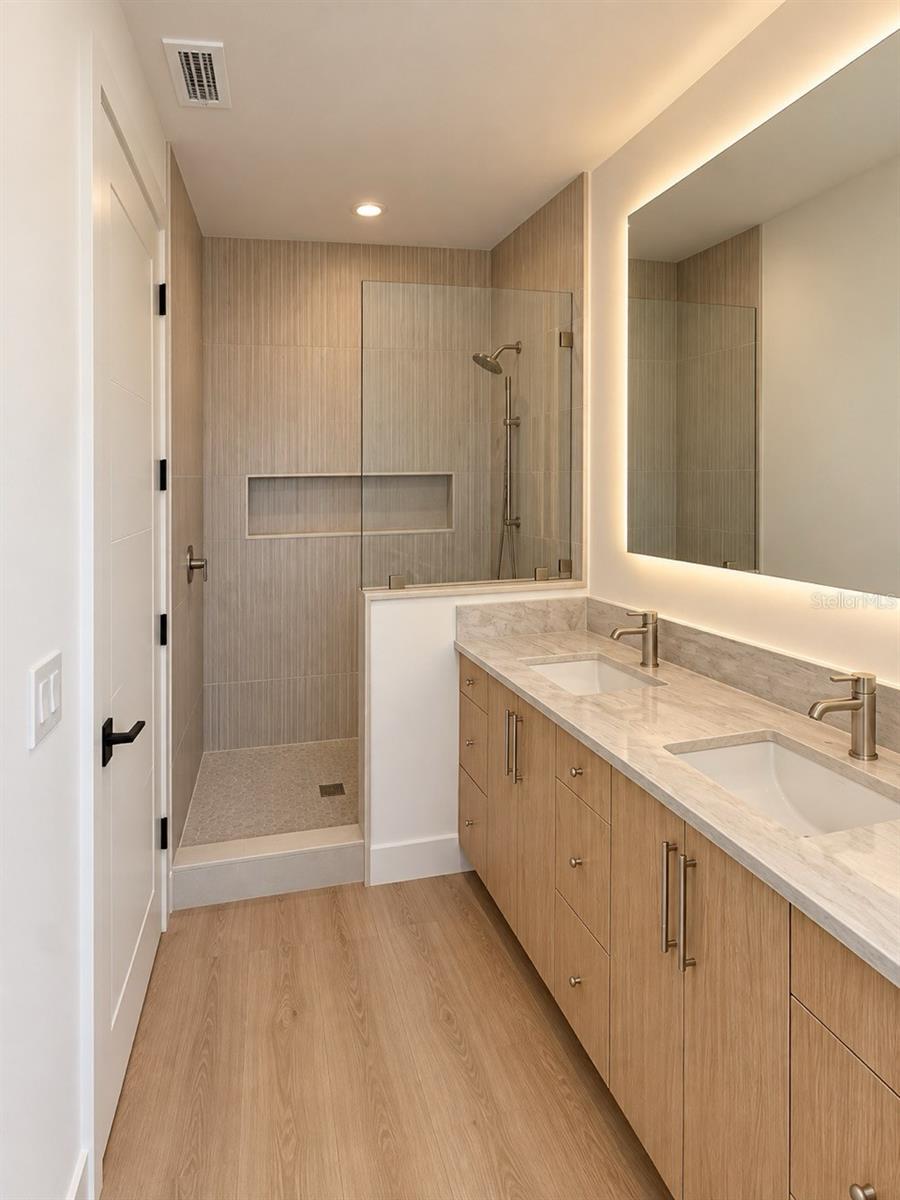 2117 N OLA AVE #3 — photo 35