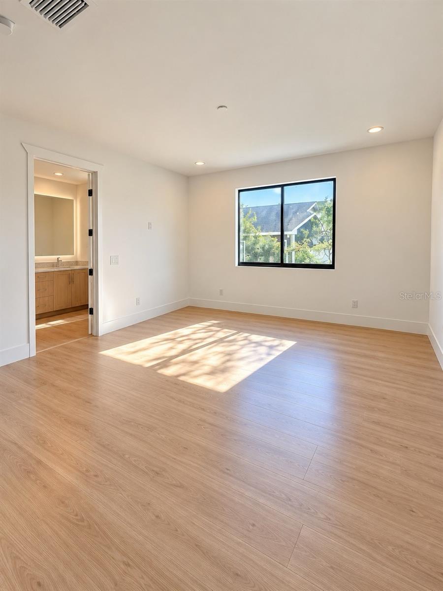 2117 N OLA AVE #3 — photo 32