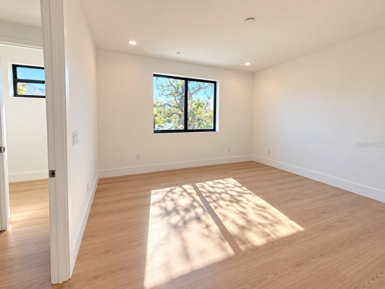 2117 N OLA AVE #3 — photo 31