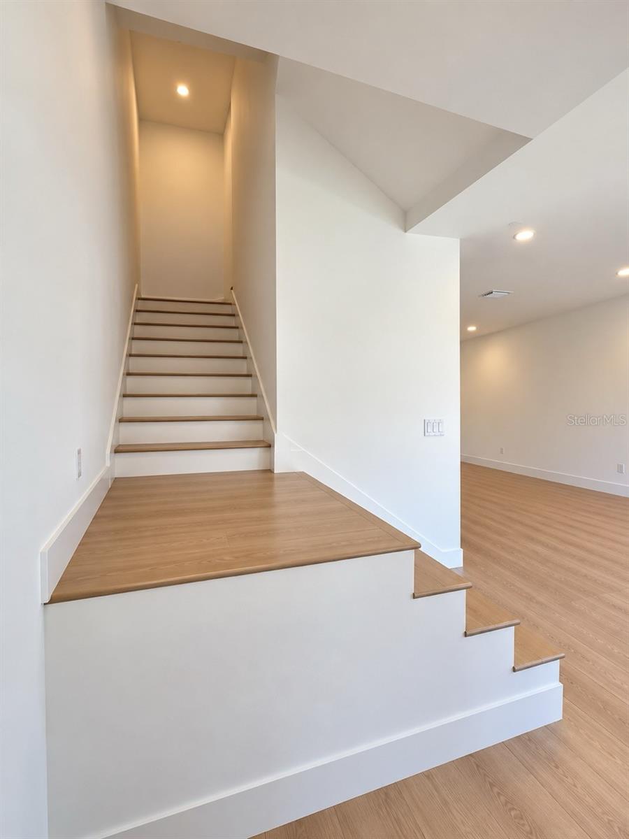 2117 N OLA AVE #3 — photo 23