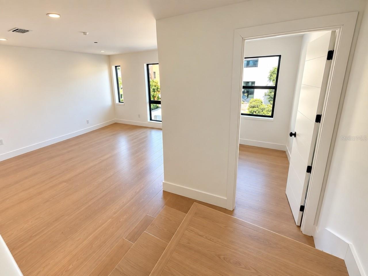 2117 N OLA AVE #3 — photo 21