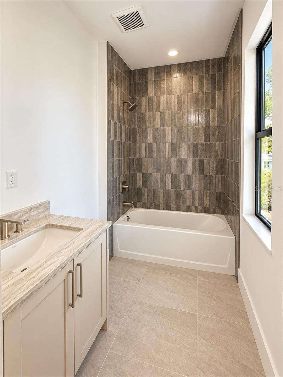 2117 N OLA AVE #3 — photo 43