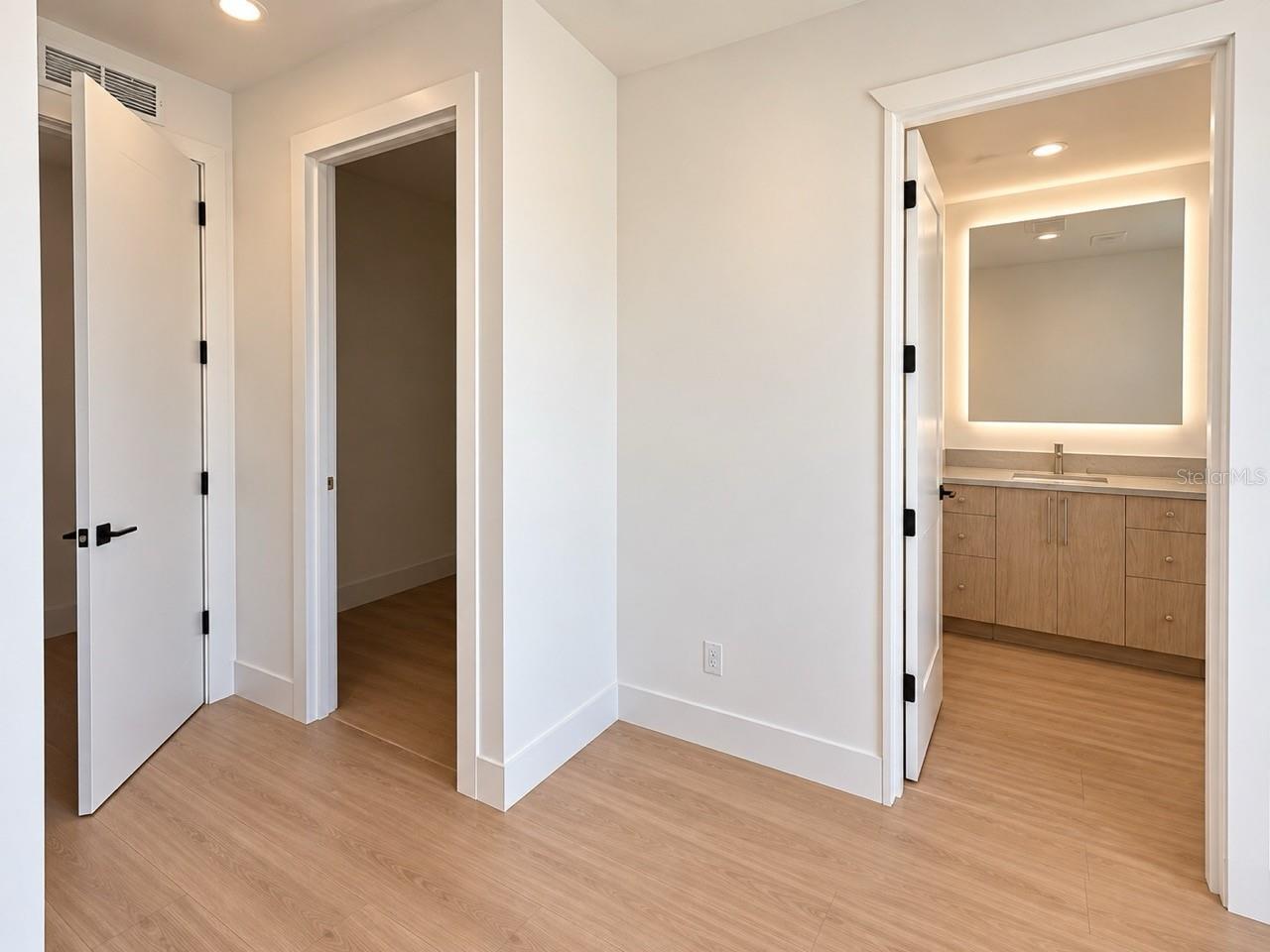 2117 N OLA AVE #3 — photo 36