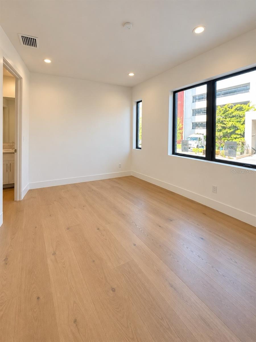 2117 N OLA AVE #3 — photo 11