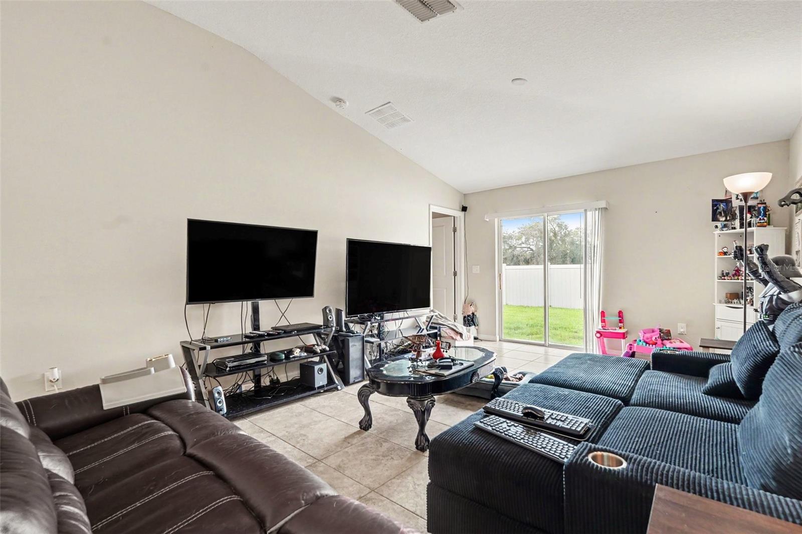 17054 YELLOW PINE ST — photo 8