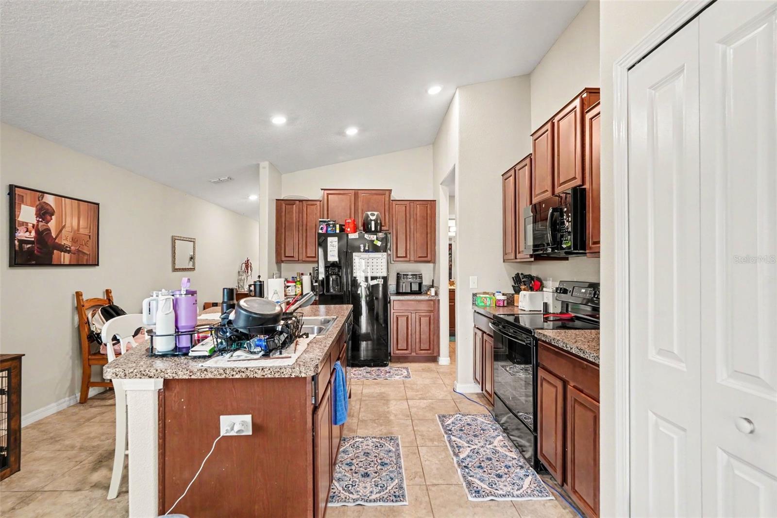 17054 YELLOW PINE ST — photo 10