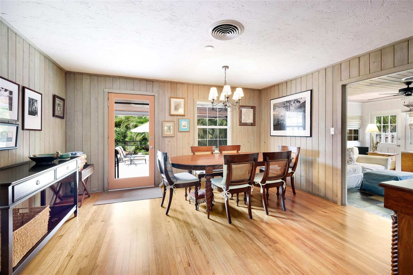 2070 HYDE PARK ST — photo 11