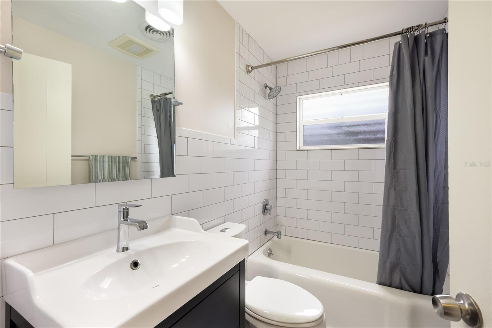 2070 HYDE PARK ST — photo 26