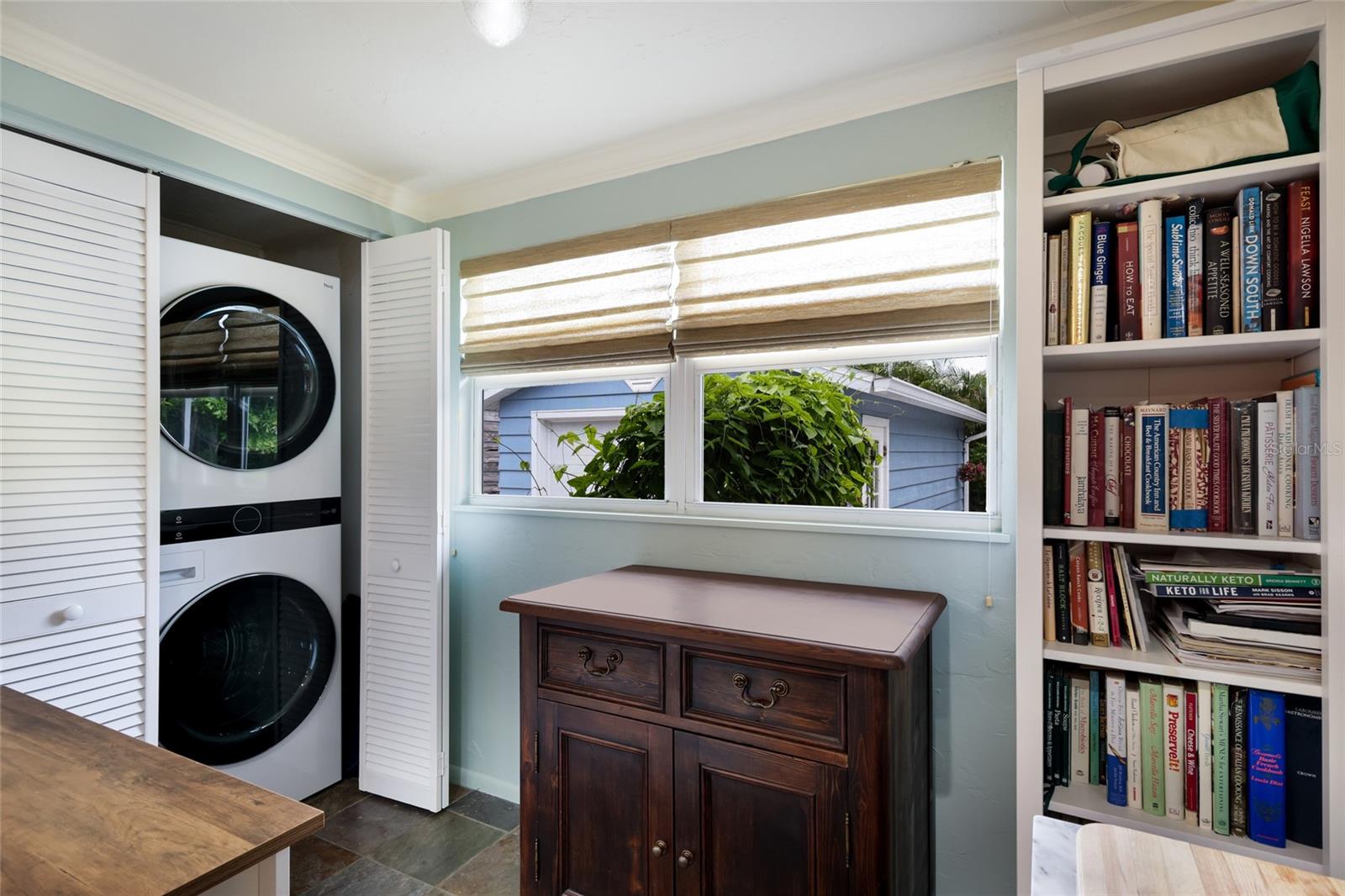 2070 HYDE PARK ST — photo 32