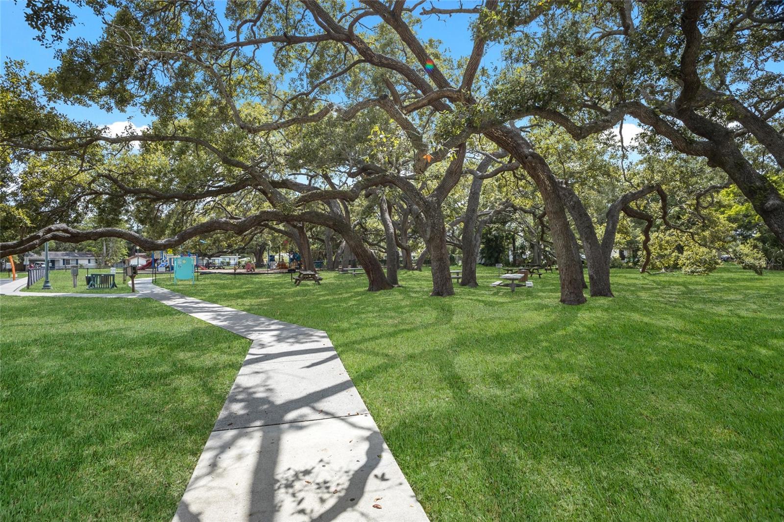 2070 HYDE PARK ST — photo 45