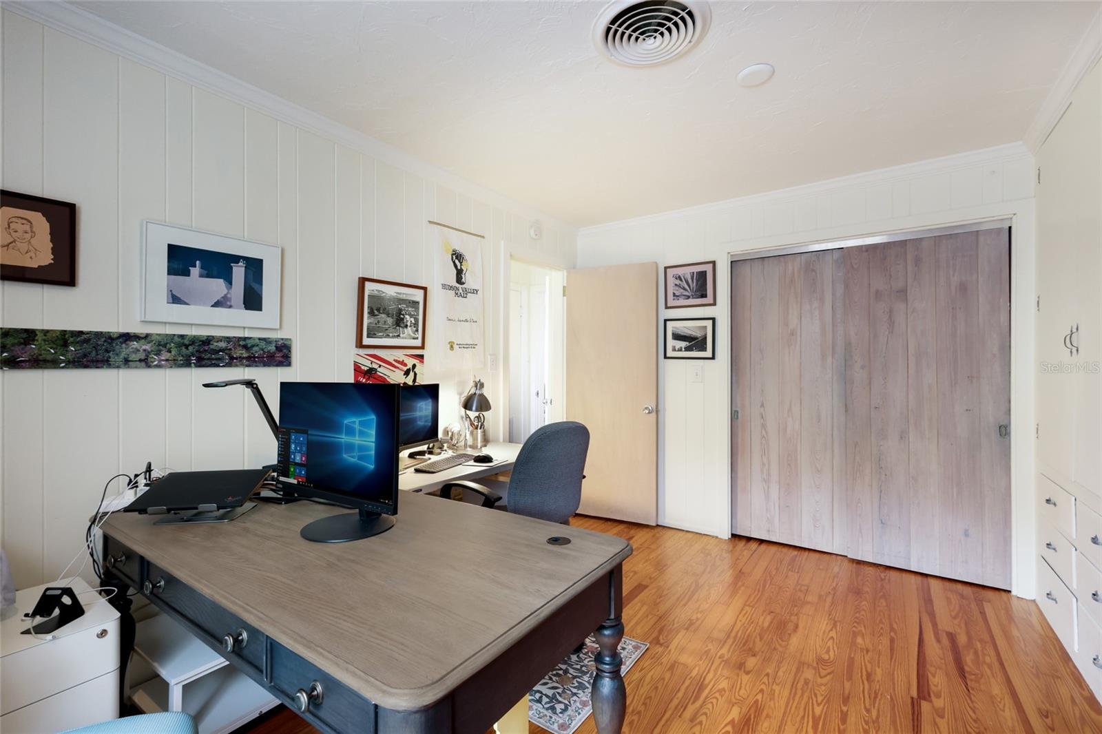 2070 HYDE PARK ST — photo 25