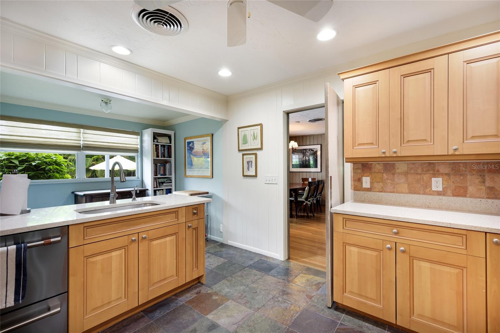 2070 HYDE PARK ST — photo 19