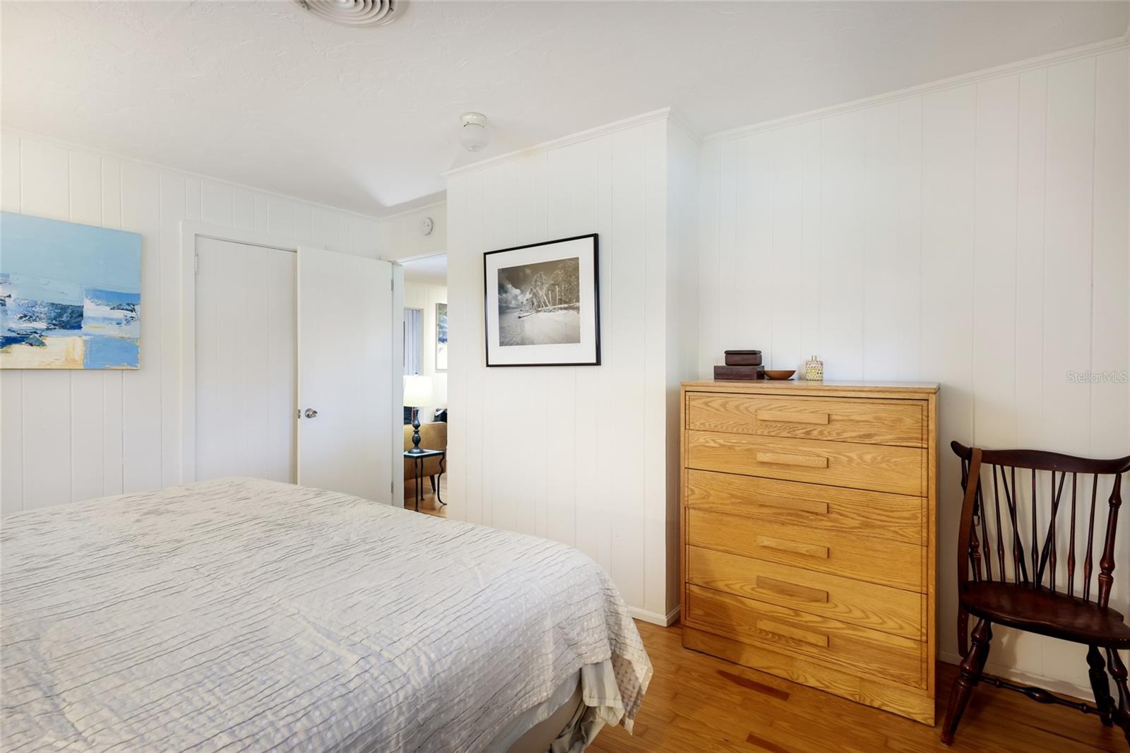 2070 HYDE PARK ST — photo 22