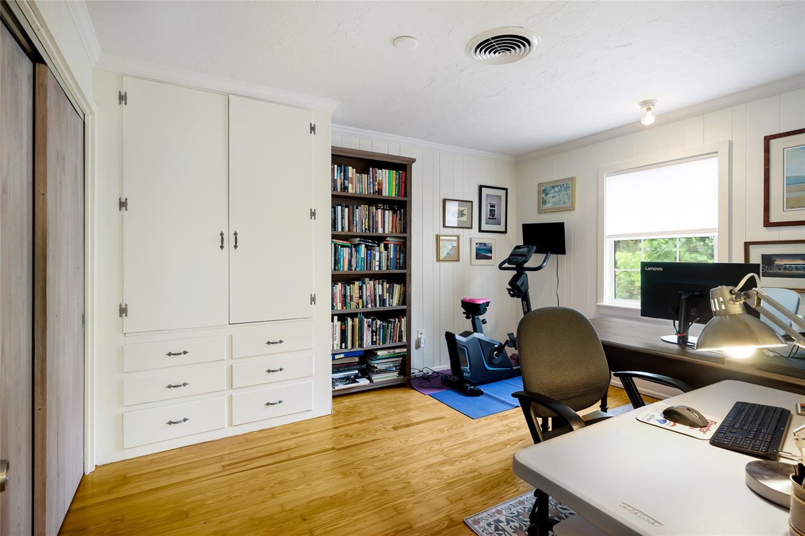 2070 HYDE PARK ST — photo 24
