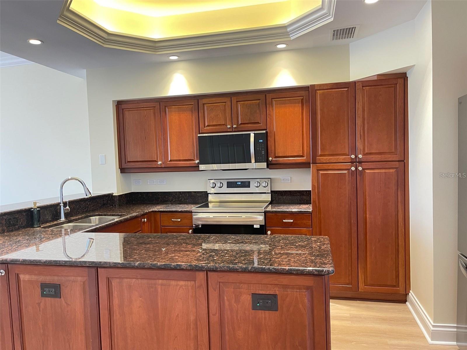 8111 LAKEWOOD MAIN ST #307 — photo 10