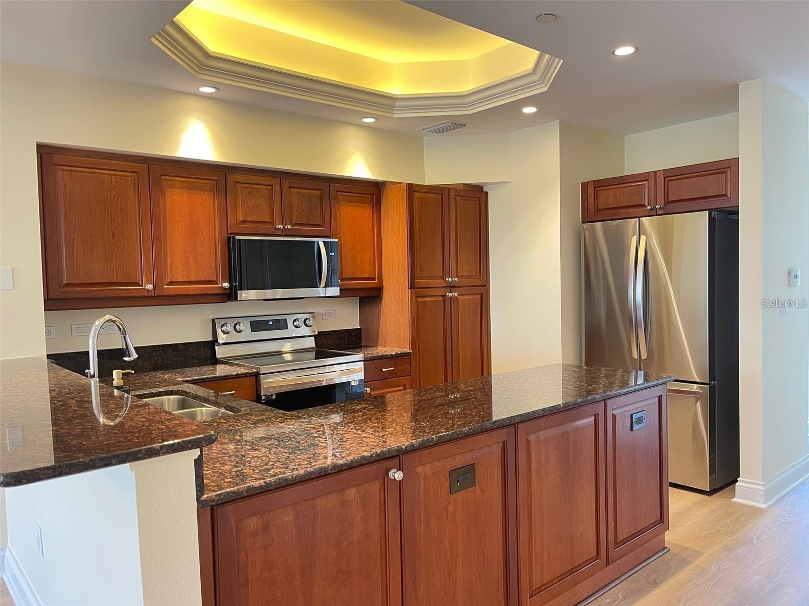 8111 LAKEWOOD MAIN ST #307 — photo 9