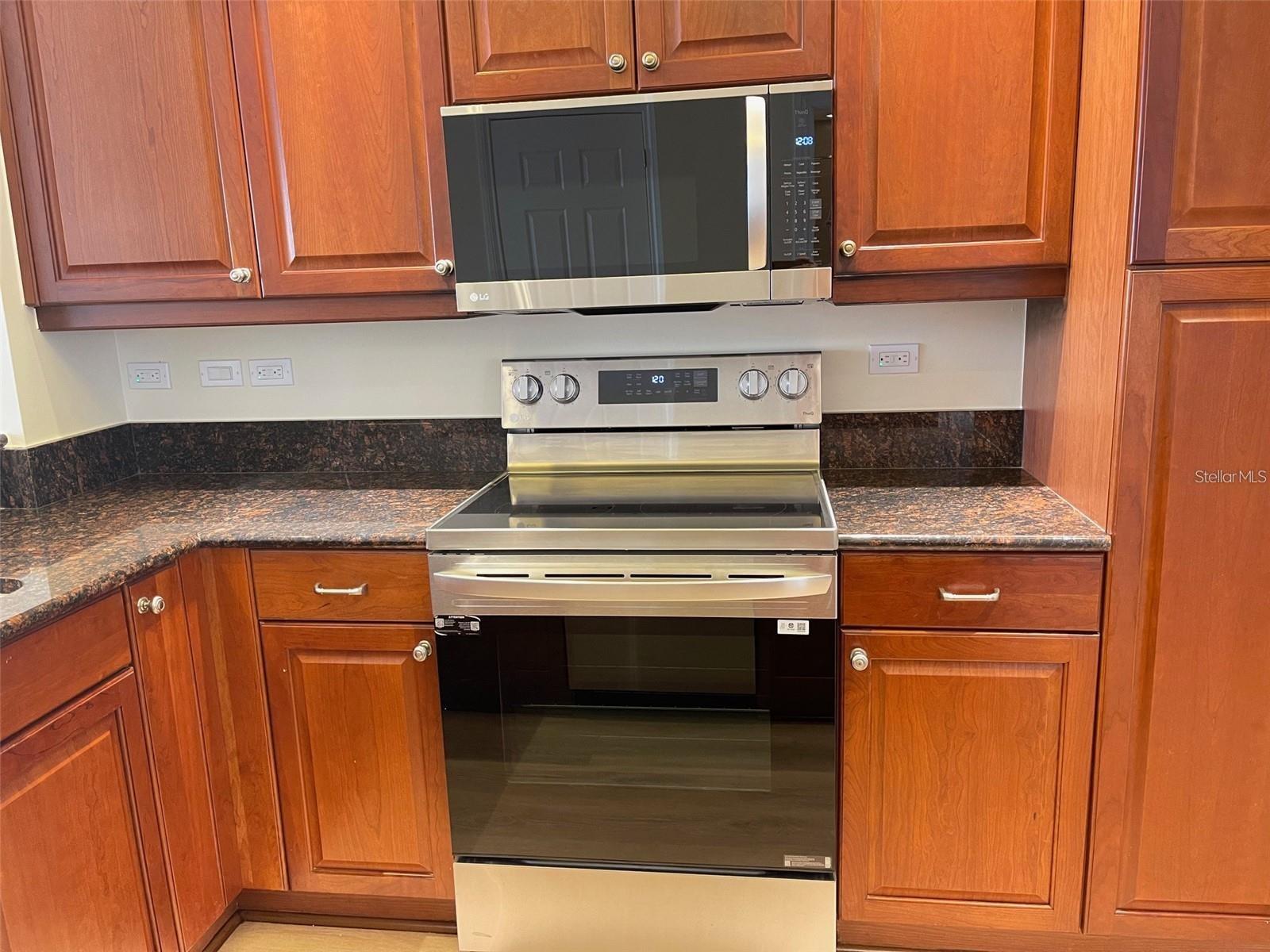 8111 LAKEWOOD MAIN ST #307 — photo 12